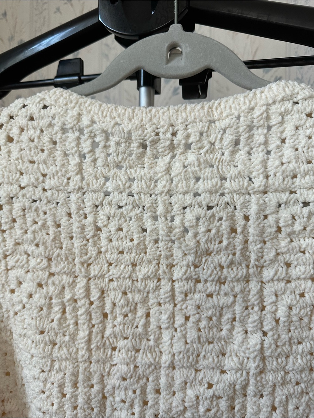 POL Cream Crochet Sweater - Picture 11 of 12